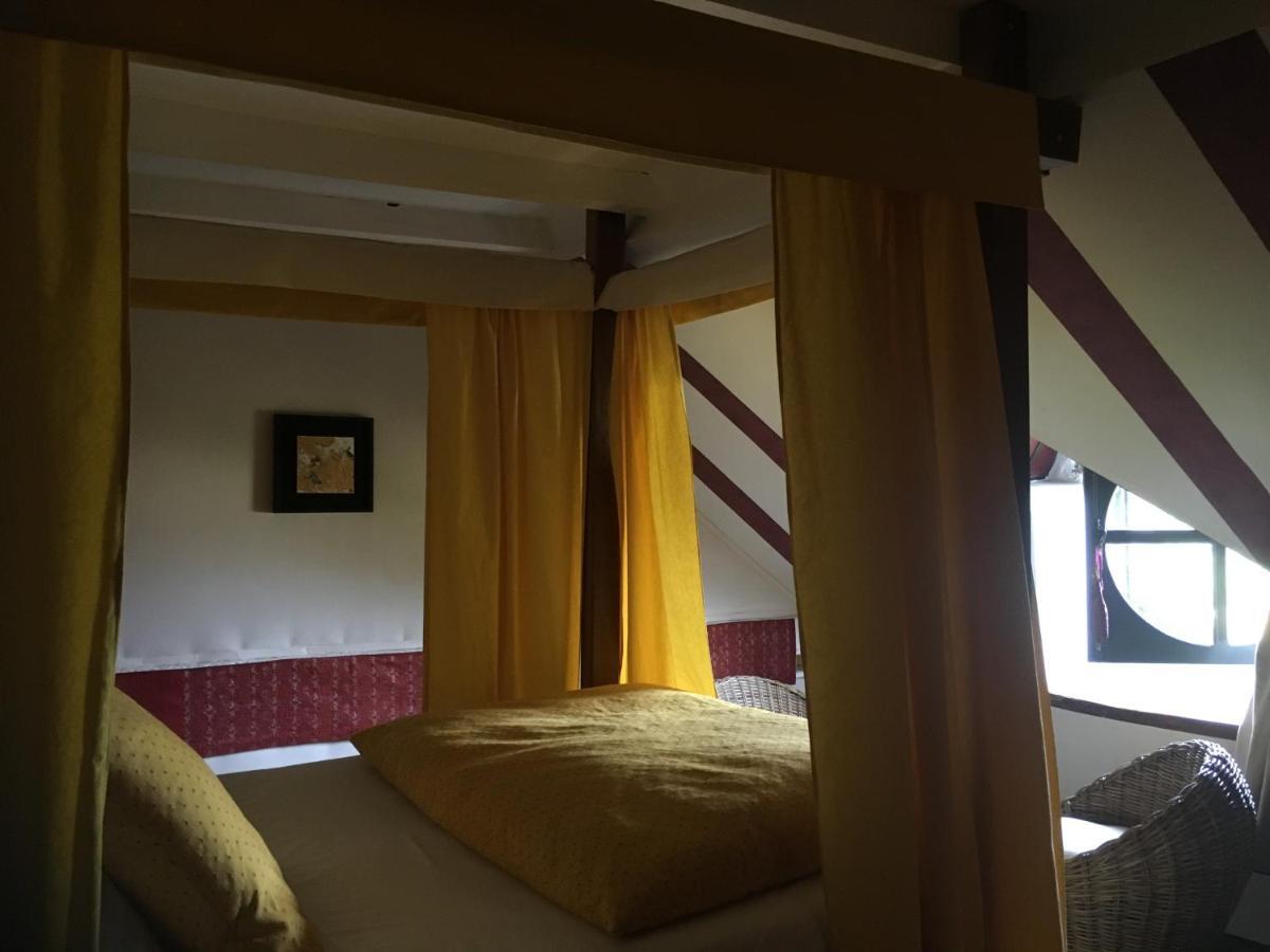 Chateau De La Chasse-Guerre Bed & Breakfast Hardanges Luaran gambar